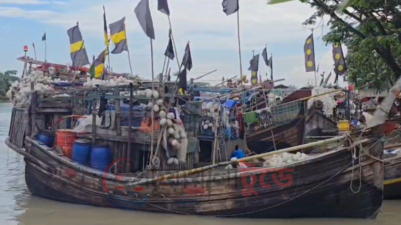 লোডশেডিংয়ে বরফ সংকট, সাগরে যেতে পারছে না ৫০০ ট্রলার