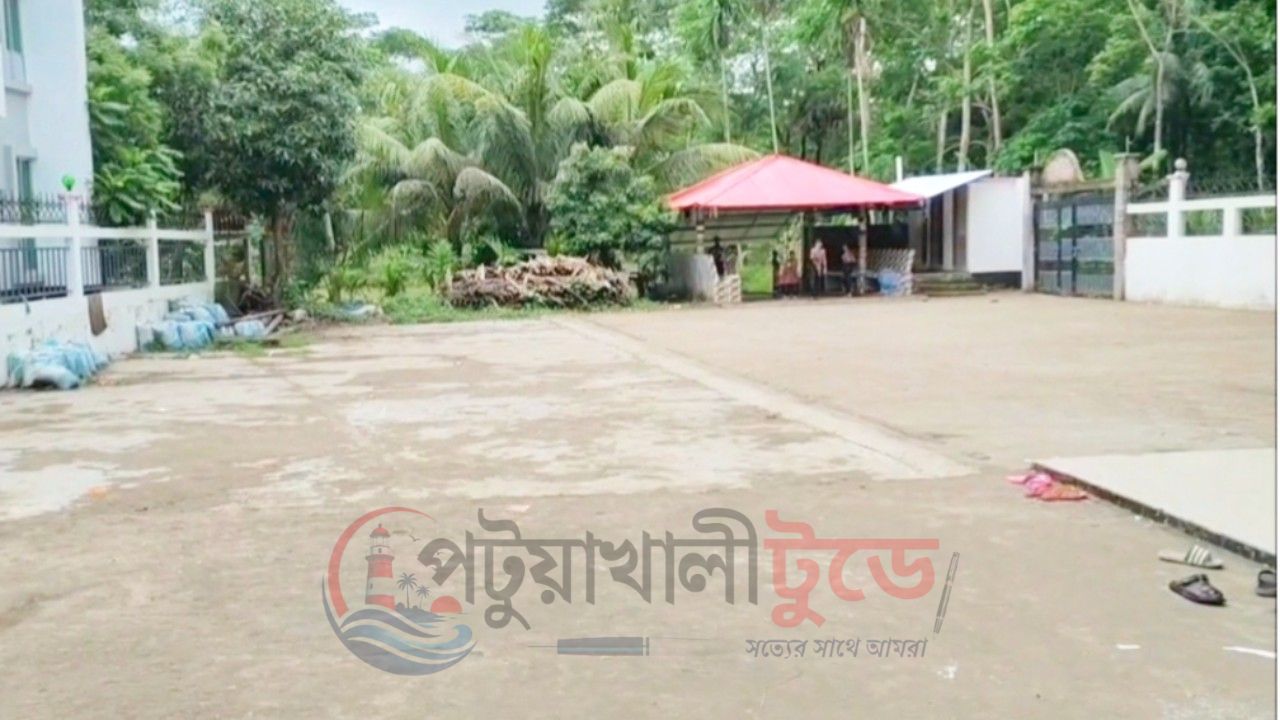 বাউফলে ৩১৮ প্রকল্পে প্রায় ৪ কোটি টাকার অনিয়মের অভিযোগ