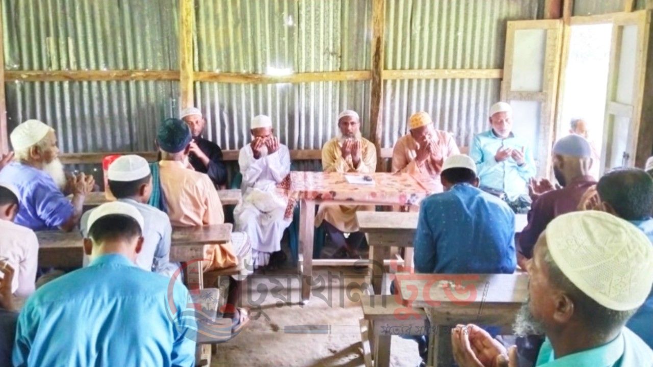 রাঙ্গাবালীতে সাবেক শিক্ষকের মৃত্যুতে মিলাদ ও দোয়া, পরিবারকে আর্থিক সহায়তা