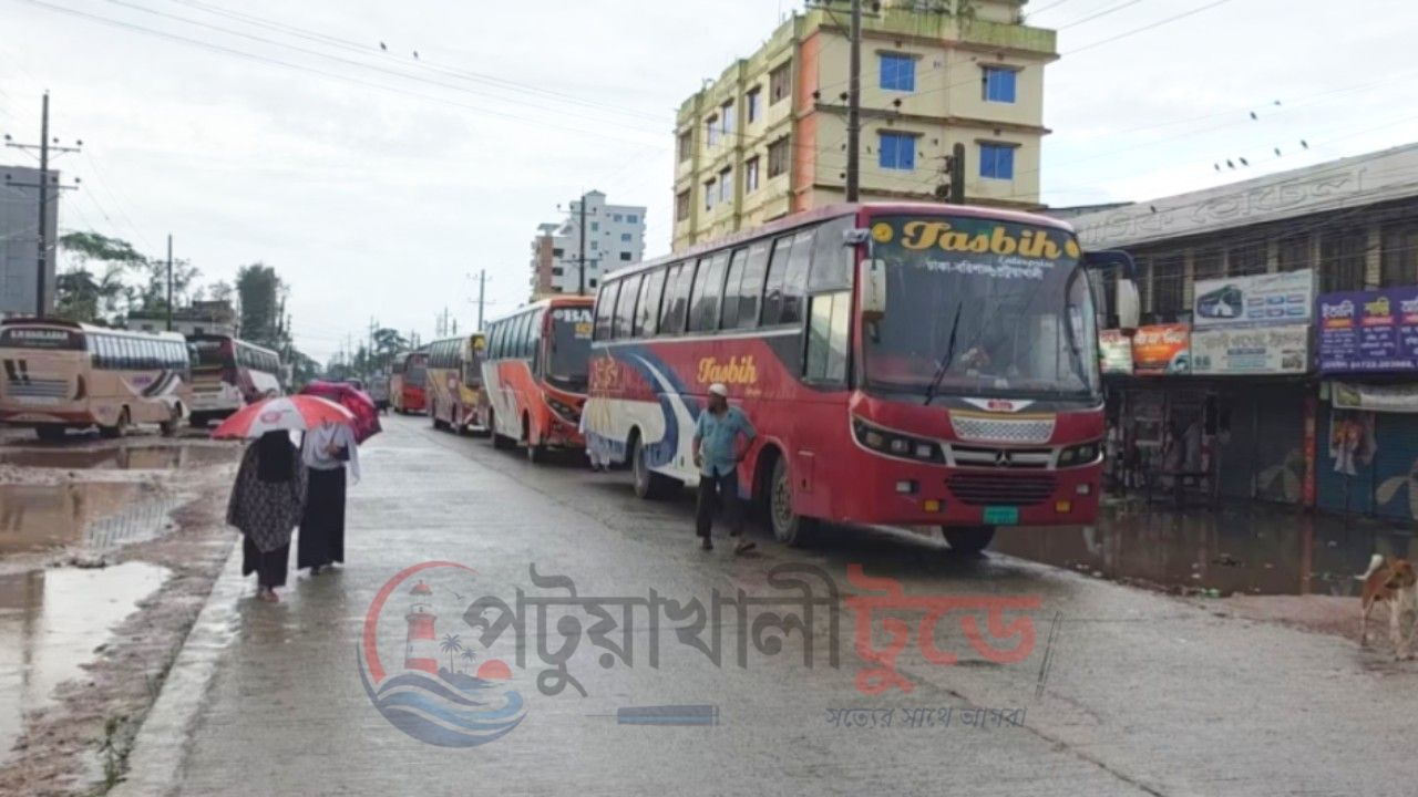জ্বালানির দাম বাড়তেই পটুয়াখালী-ঢাকা বাসে বাড়তি ভাড়া, আন্তঃজেলা রুটে বৈঠকের অপেক্ষা