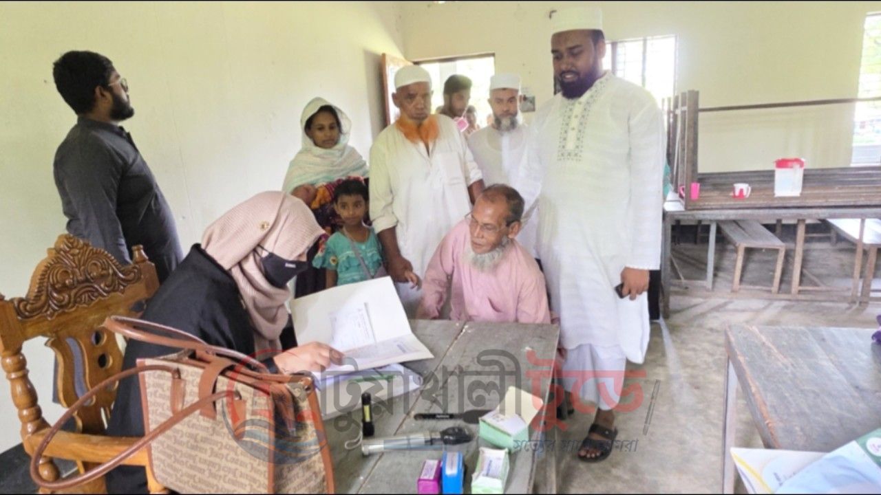 বাউফলে ফ্রি মেডিকেল ক্যাম্পে চিকিৎসাসেবা পেলেন সহস্রাধিক মানুষ