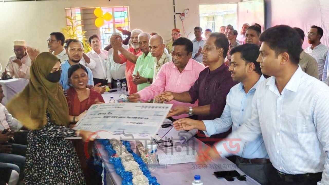 কলাপাড়ায় বাল্যবিবাহ রোধে কিশোরী-অভিভাবকদের প্রশিক্ষণ