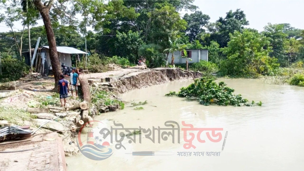 সুগন্ধার ভাঙনে নিঃস্ব শত পরিবার, হুমকিতে বাবুগঞ্জ বাজার ও বিমানবন্দর