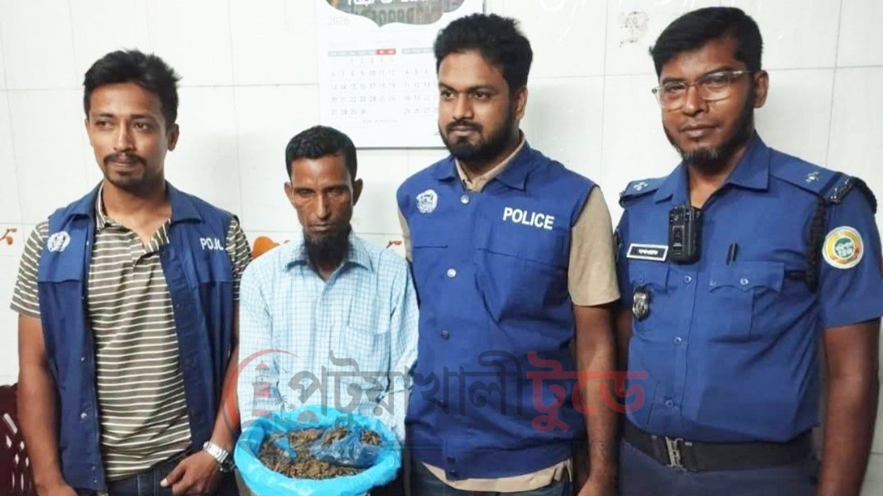 বরগুনায় ৪৩৫ গ্রাম গাঁজা ও ১৫ পিস ইয়াবাসহ গ্রেপ্তার ১