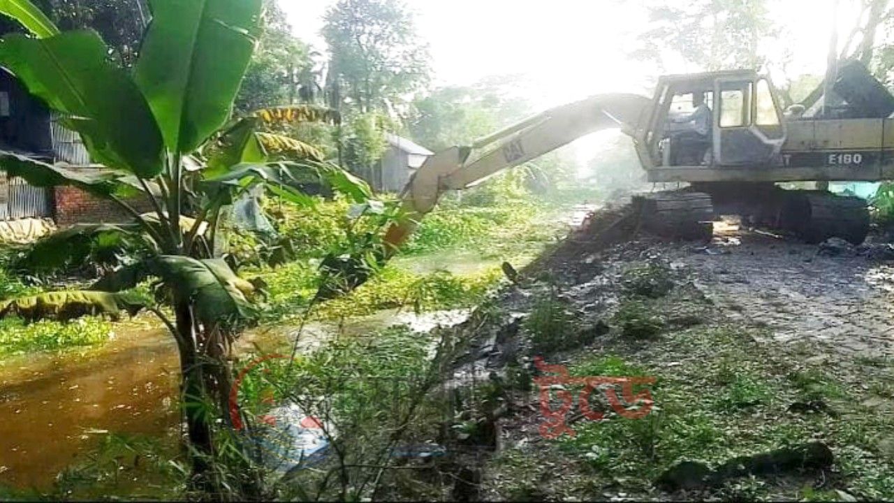 সরকারি বরাদ্দের খাল খনন কাজে অনিয়মের অভিযোগ, জনমনে নানা প্রশ্ন