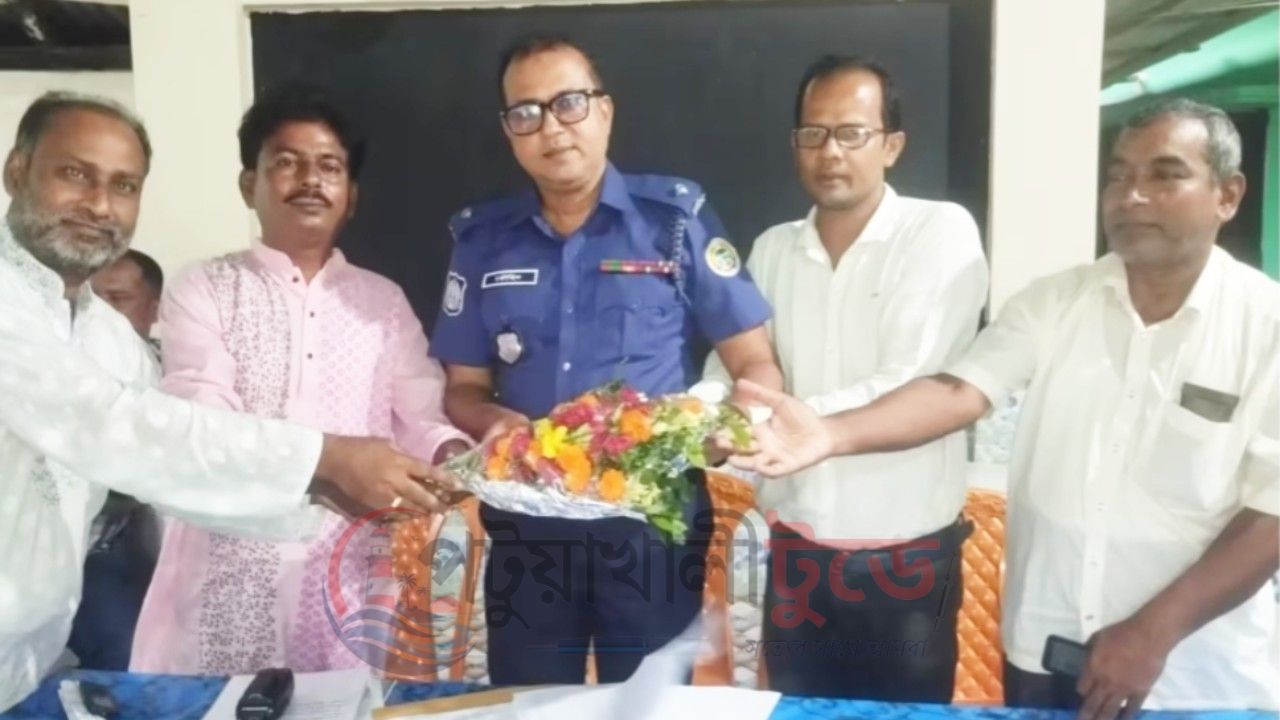 মির্জাগঞ্জে দুর্গাপূজার নিরাপত্তা নিয়ে পূজা কমিটির সঙ্গে ওসির মতবিনিময়