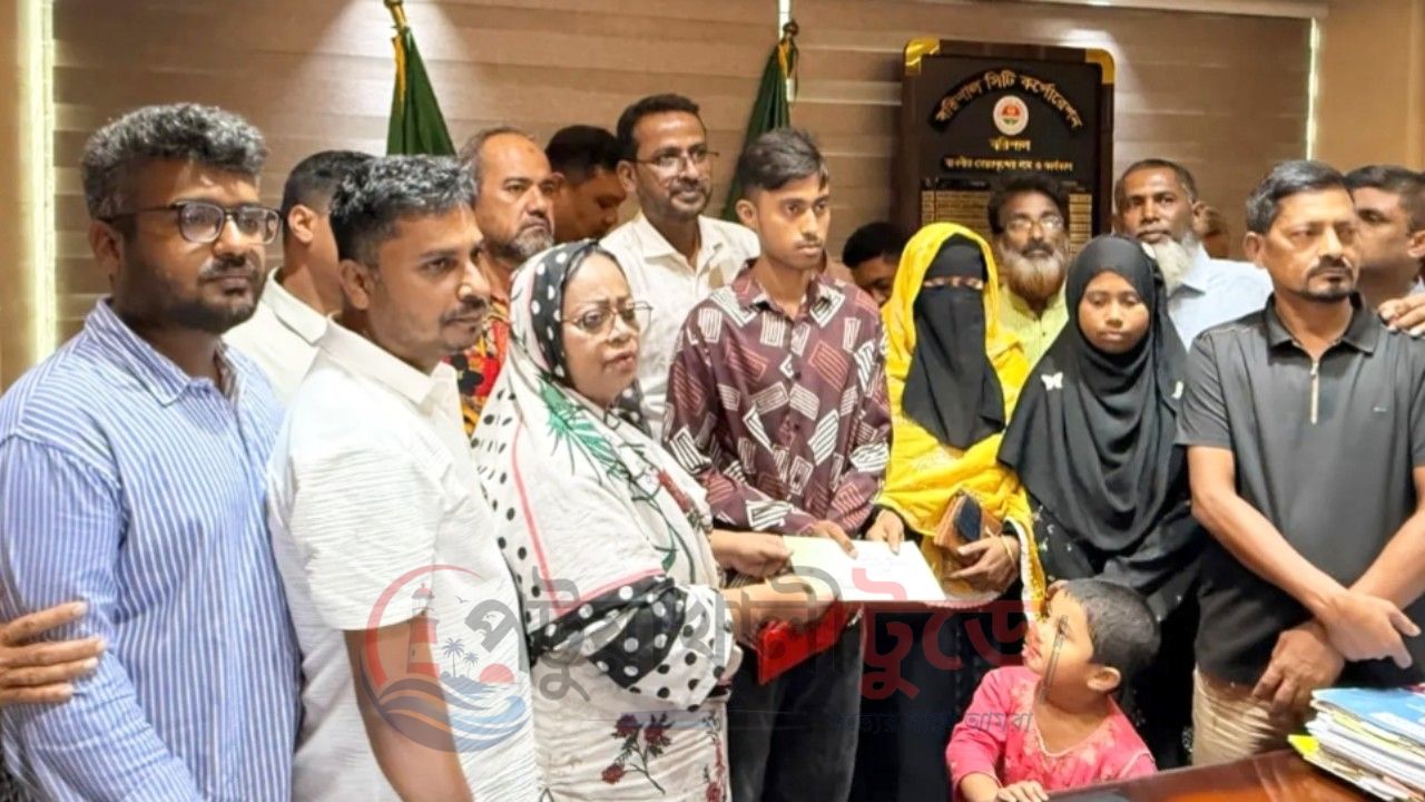 বাবাকে হারানোর সাত দিনের মাথায় চাকরি পেলেন রাইহান    নিহত যুবদল নেতার পরিবারের পাশে বরিশাল সিটি করপোরেশন প্রশাসক