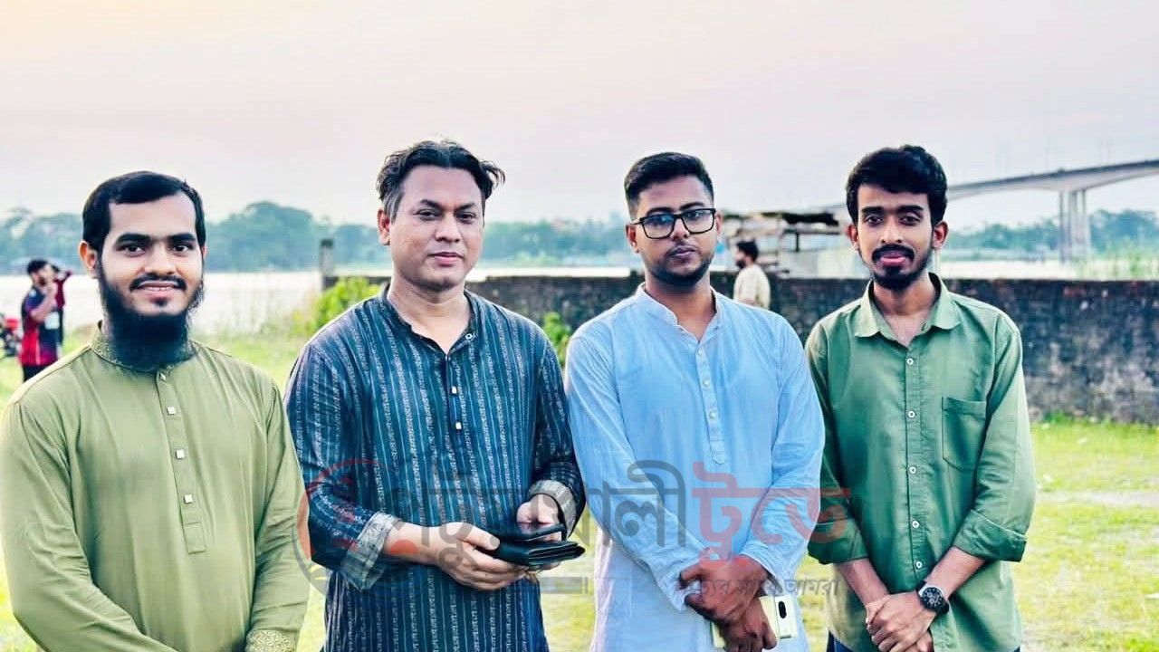কীর্তনখোলার পাড়ে সাংবাদিকদের একান্ত আড্ডা, শরতের বিকেলে জমল গল্প