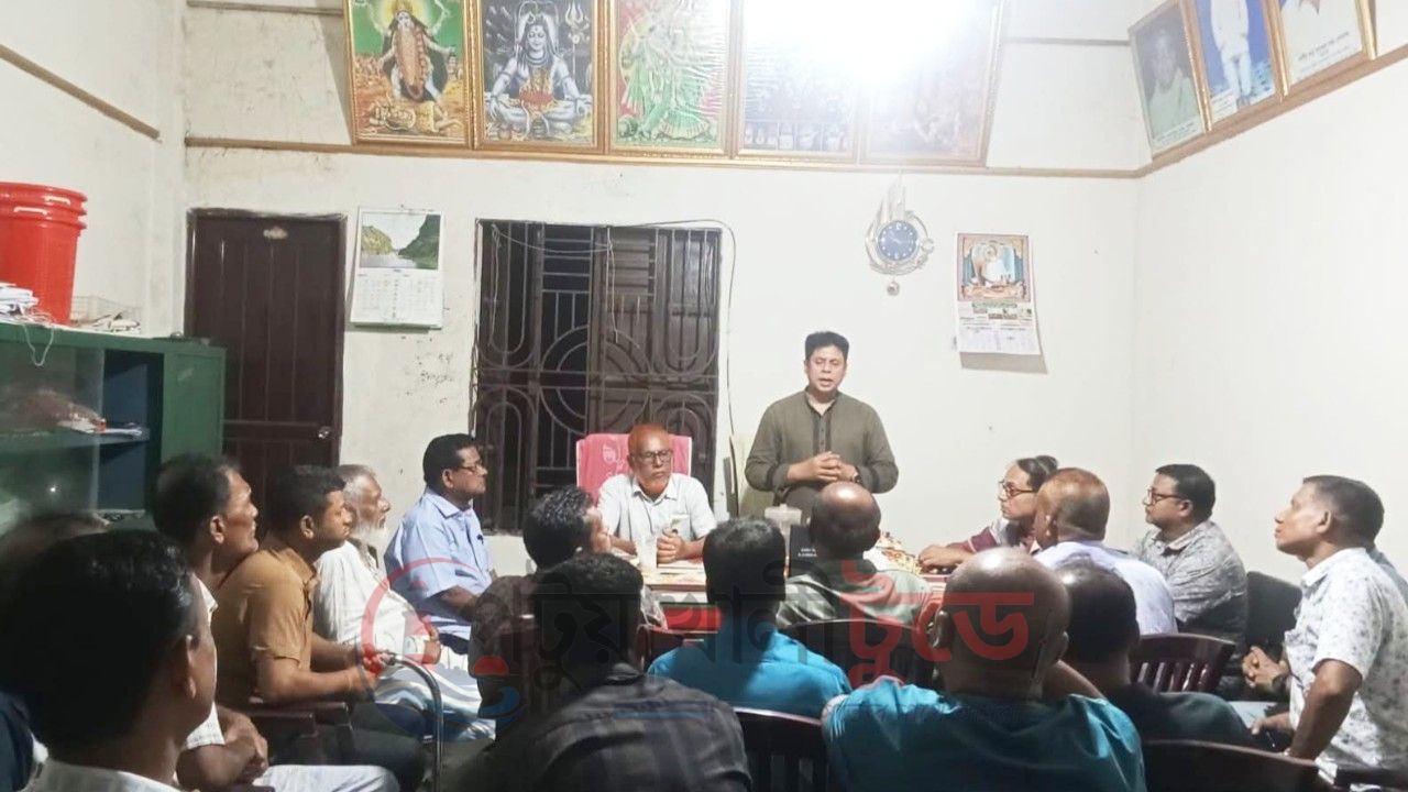 গলাচিপায় পূজা উদযাপন কমিটির নেতৃবৃন্দের সঙ্গে বিএনপি নেতার মতবিনিময়