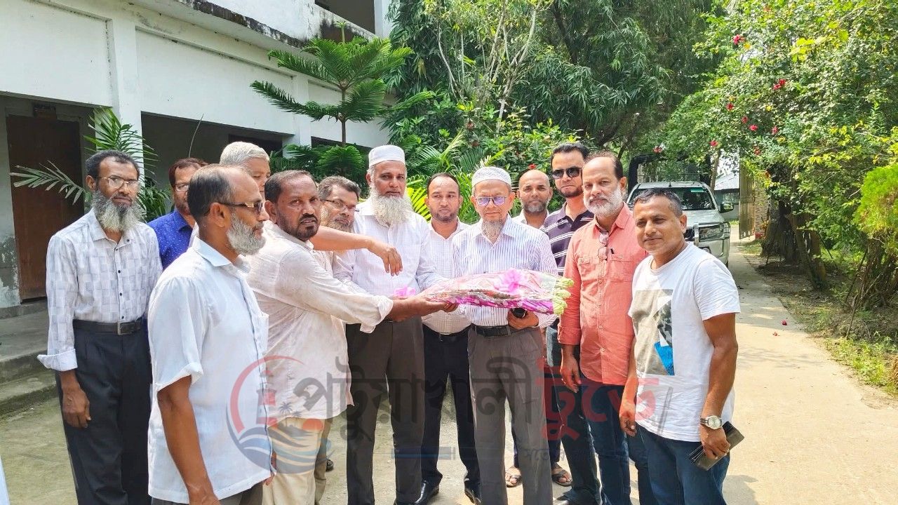 কুয়াকাটা খানাবাদ কলেজ পরিদর্শনে বরিশাল শিক্ষা বোর্ডের চেয়ারম্যান