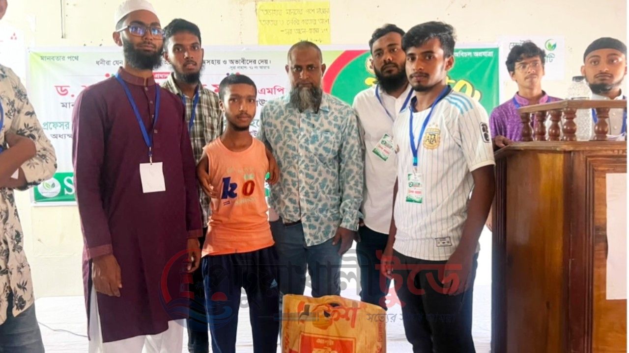 বাউফলে ৫০ অসহায় পরিবার পেল ১৫ দিনের খাদ্যসামগ্রী