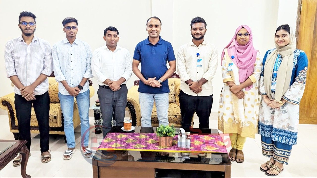 পদোন্নতিজনিত বদলির প্রাক্কালে পটুয়াখালীর বিদায়ী ডিসির সঙ্গে ইয়ুথ ফোরামের সৌজন্য সাক্ষাৎ