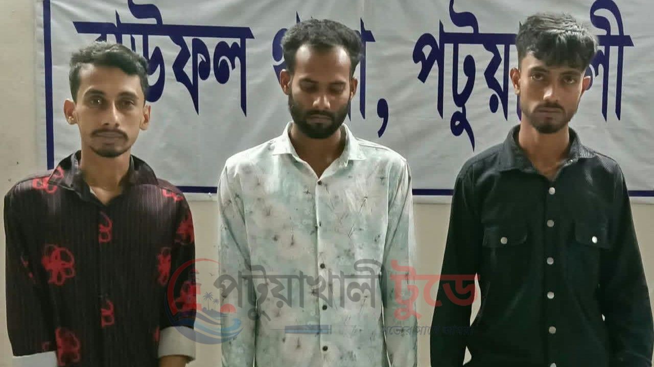 বাউফলে ৪০ পিস ইয়াবাসহ তিন যুবক গ্রেপ্তার