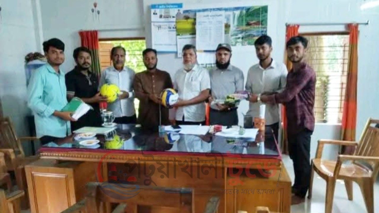 কলাগাছিয়া ডিগ্রি কলেজের শিক্ষার্থীদের ক্রীড়া সামগ্রী উপহার