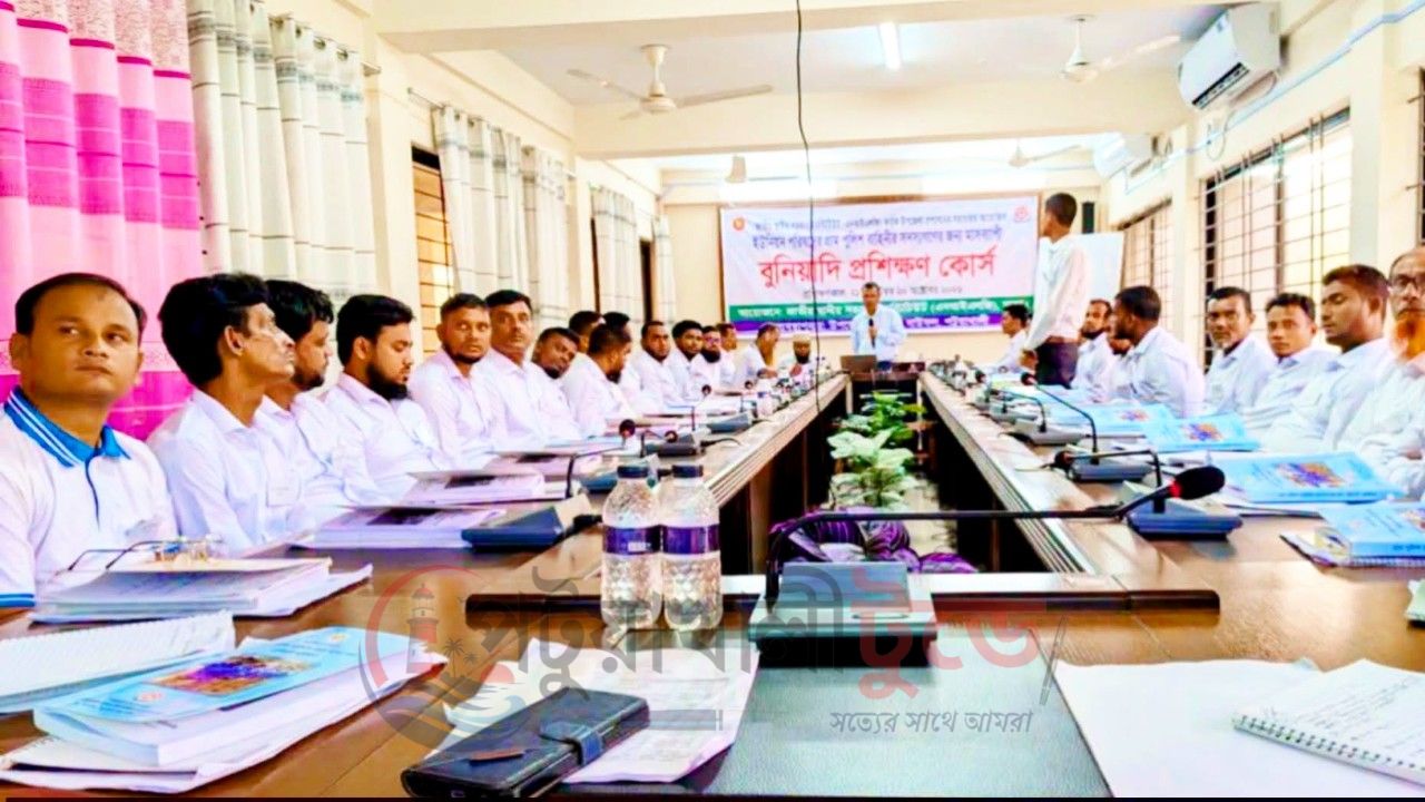বাউফলে গ্রাম পুলিশ বাহিনীর ১১৫তম ব্যাচের বুনিয়াদি প্রশিক্ষণ    লক্ষ্যমাত্রায় পৌঁছাতে নিরলস কাজ করছেন ইউএনও সালেহ আহমেদ