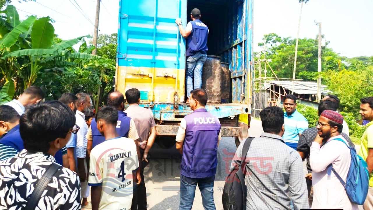 ভোলায় পৃথক অভিযানে ২১ হাজার ২০০ লিটার অপরিশোধিত সয়াবিন তেল উদ্ধার, গ্রেপ্তার ১
