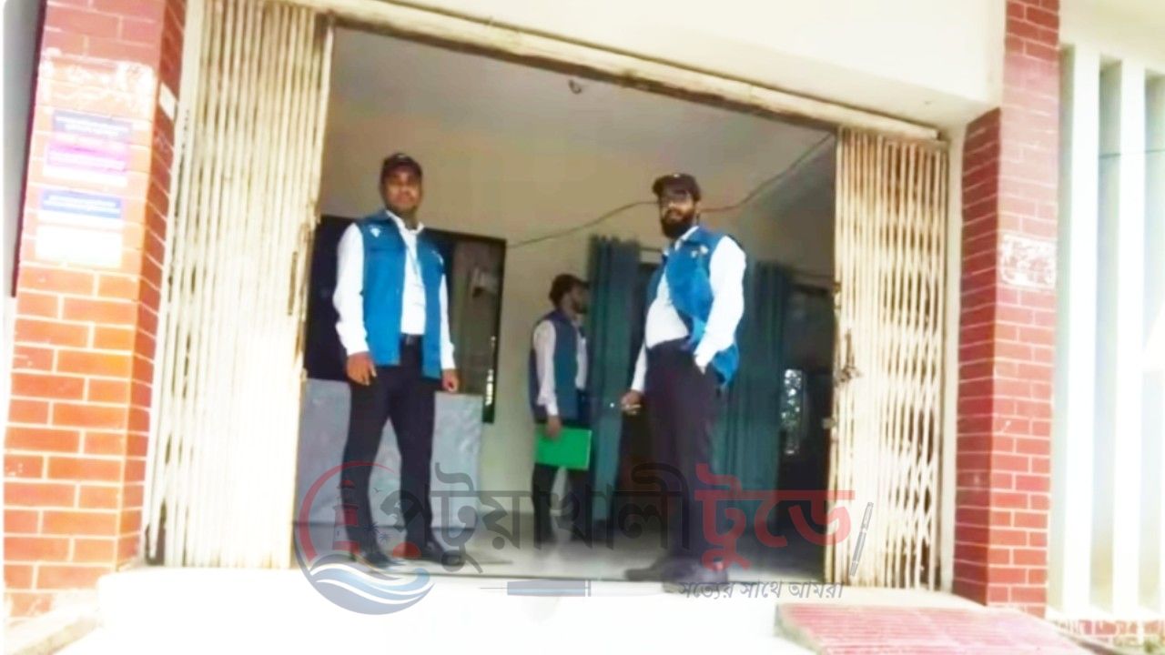 নামজারিতে অতিরিক্ত অর্থ দাবির অভিযোগ রাঙ্গাবালী ভূমি অফিসে দুদকের অভিযান, ২০ লাখ টাকা ঘুষের তথ্য মিলেছে
