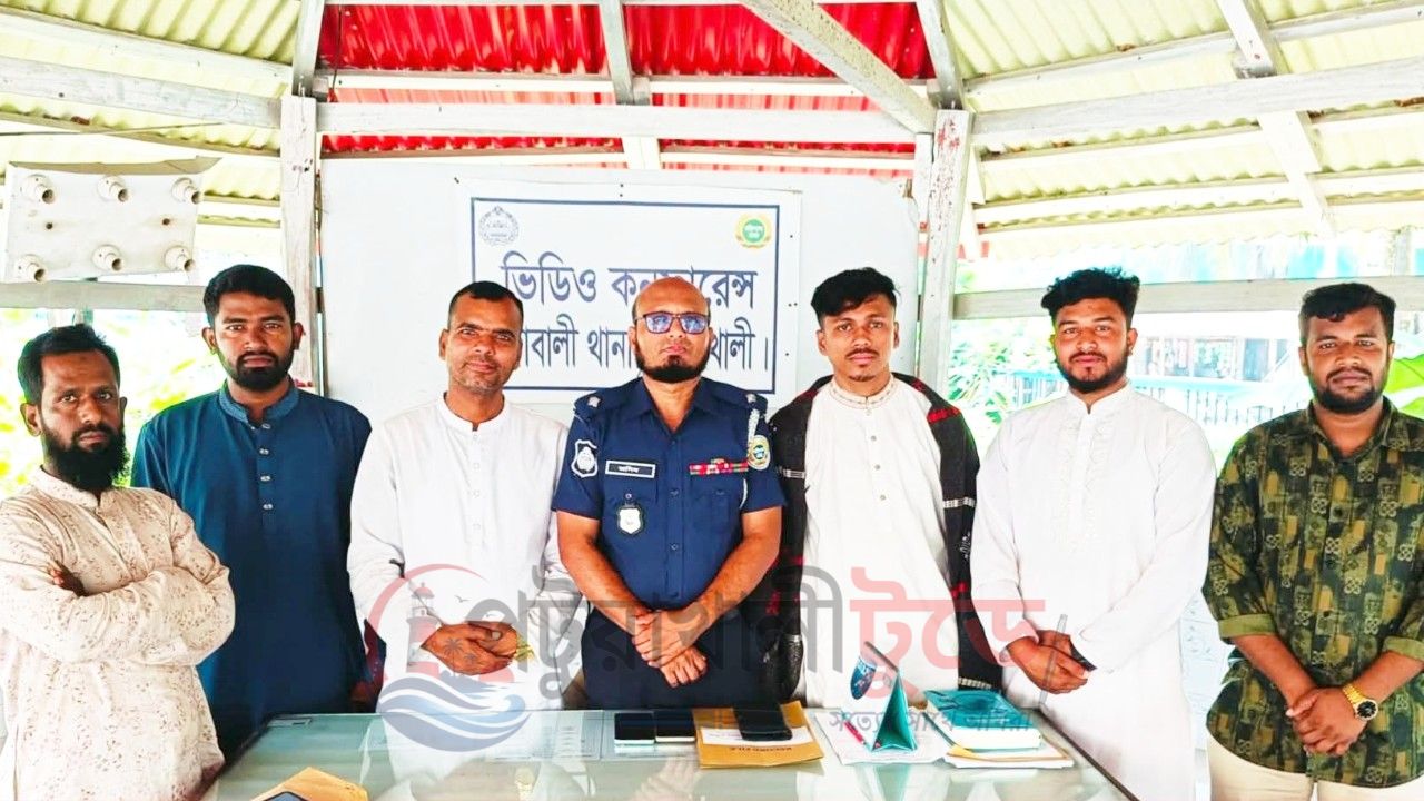 রাঙ্গাবালী থানার ওসির সঙ্গে রাষ্ট্রসংলাপ ফোরাম ও জুলাই যোদ্ধাদের মতবিনিময়