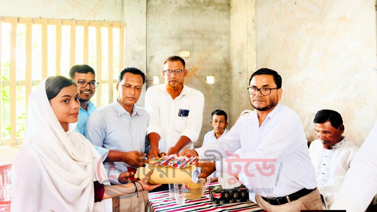 বড় বিঘাইয়ে ১৪ শিক্ষার্থীর মাঝে শিক্ষা উপকরণ বিতরণ