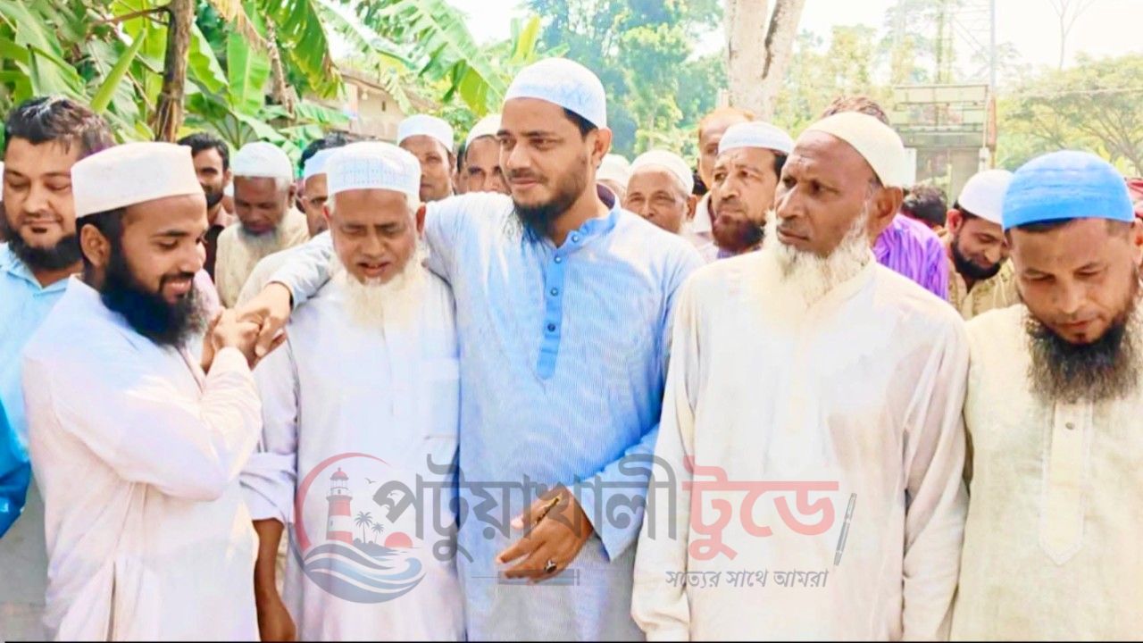 বাউফলে নদীভাঙনকবলিত এলাকা পরিদর্শনে এমপি ড. শফিকুল ইসলাম মাসুদ, শুনলেন মানুষের দুর্ভোগ
