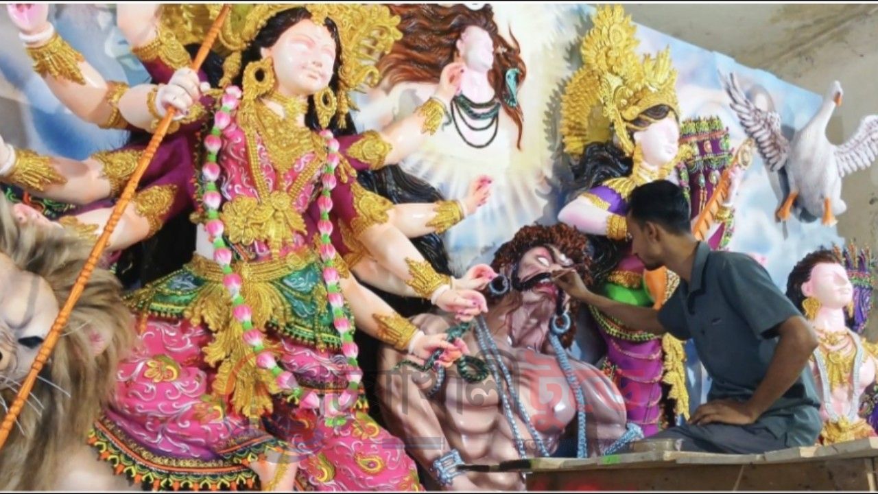 মির্জাগঞ্জে ১৯ মণ্ডপে দুর্গাপূজার প্রস্তুতি, উৎসব ঘিরে বাড়ছে ব্যস্ততা