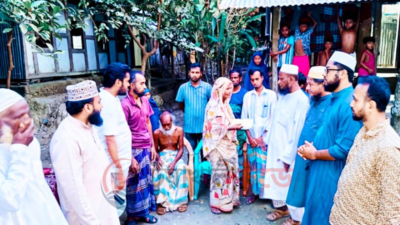 বাউফলে একই পরিবারের পাঁচ অসুস্থ সদস্যের পাশে এমপি শফিকুল ইসলাম মাসুদ