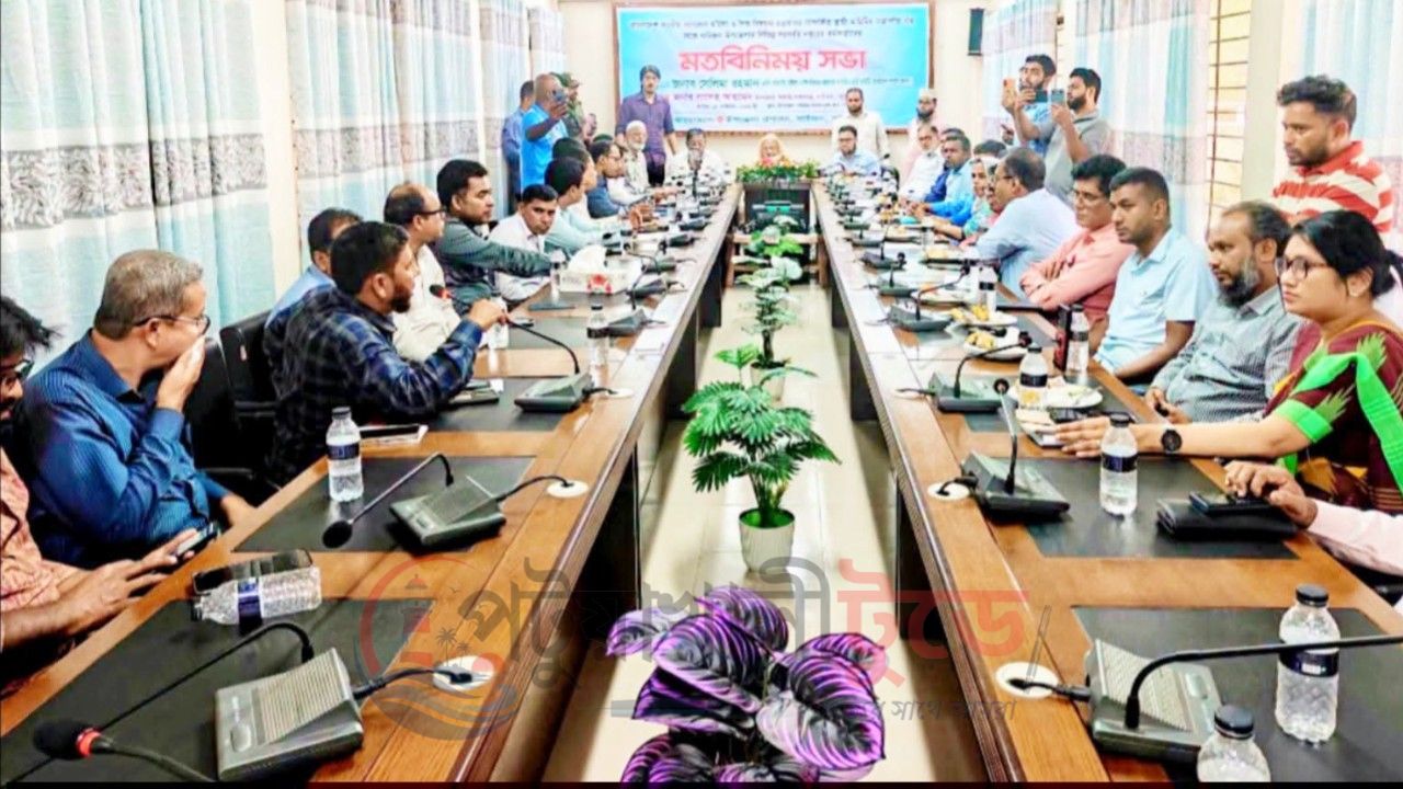 বাউফলে উপজেলা প্রশাসনের সঙ্গে বিএনপি নেত্রী সেলিনা রহমানের মতবিনিময়