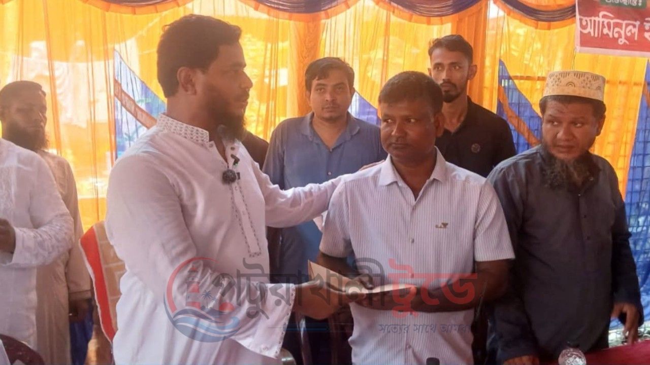 বাউফলে দুর্গাপূজার নিরাপত্তা ও মন্দির উন্নয়নে সহযোগিতার আশ্বাস এমপি শফিকুল মাসুদের