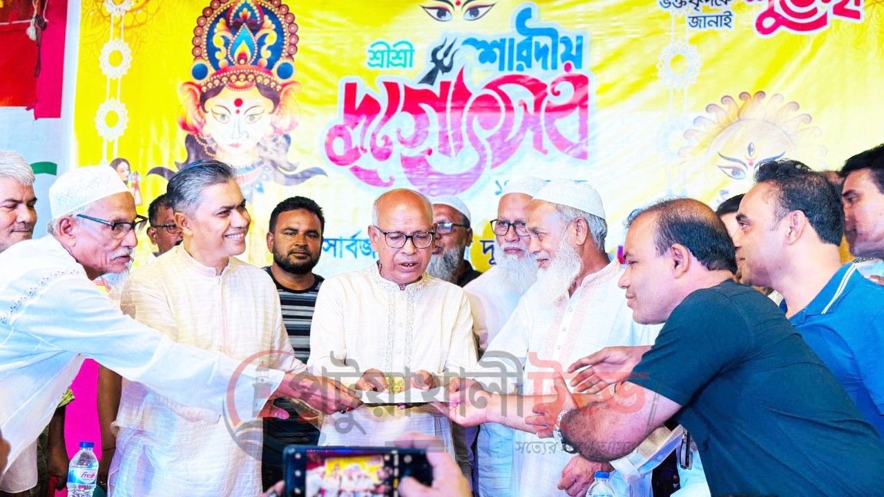 গলাচিপায় বিভিন্ন মন্দির পরিদর্শন ও ভক্তদের সঙ্গে কুশল বিনিময় করলেন হাসান মামুন