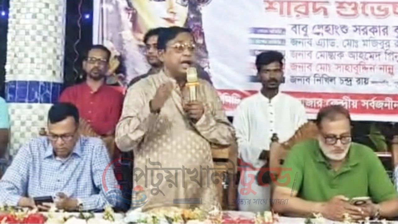 মির্জাগঞ্জে বিভিন্ন পূজামণ্ডপ পরিদর্শন করলেন স্নেহাংশু সরকার কুট্টি, বিনিময় করলেন শারদীয় শুভেচ্ছা
