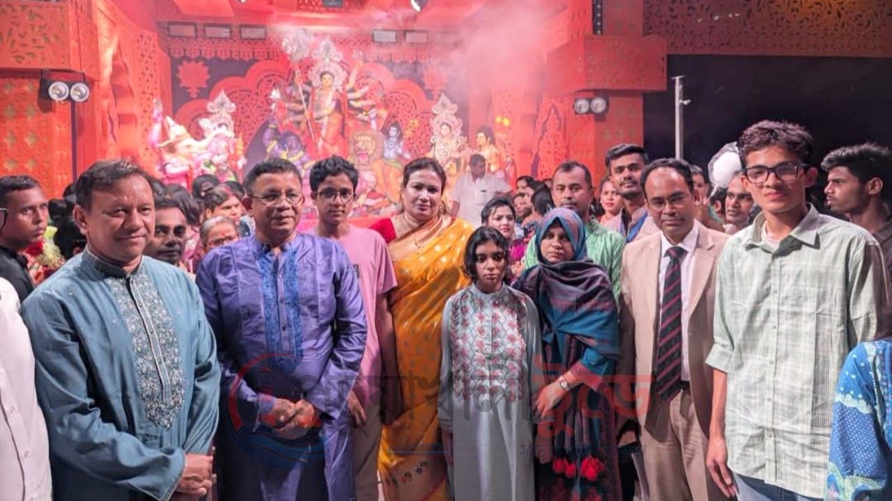 পটুয়াখালীর ১৯২ পূজামণ্ডপ পরিদর্শনে বরিশালের বিভাগীয় কমিশনার, নিরাপত্তা ব্যবস্থা পর্যবেক্ষণ