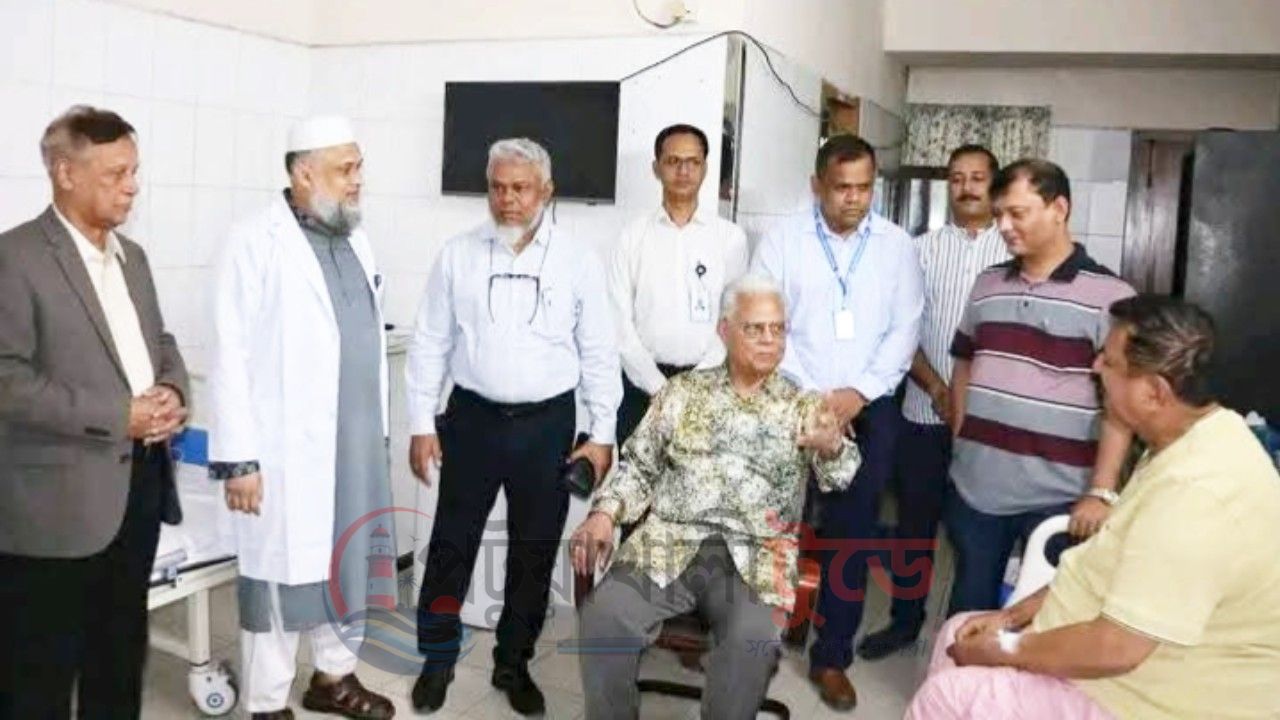 পিজি হাসপাতালে ভূমিমন্ত্রী মিজানুর রহমান মিনুকে দেখতে গেলেন সাবেক মন্ত্রী আলতাফ হোসেন চৌধুরী
