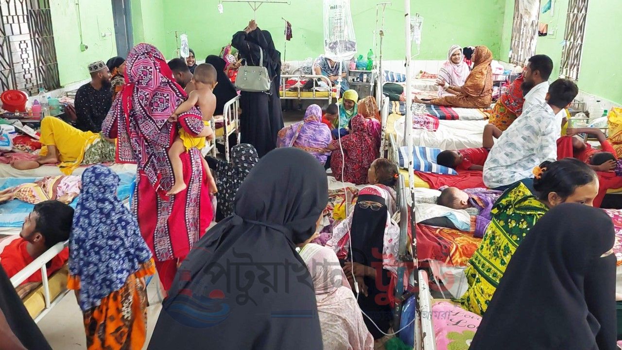 ১২০ শয্যার হাসপাতালে ভর্তি ২৪০ রোগী, চাপে নাজেহাল চিকিৎসাসেবা
